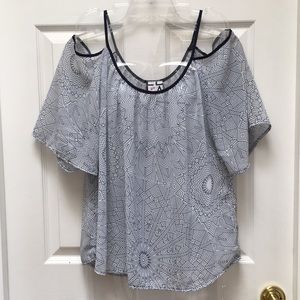 “LIVING DOLL Los Angeles” Cold Shoulder